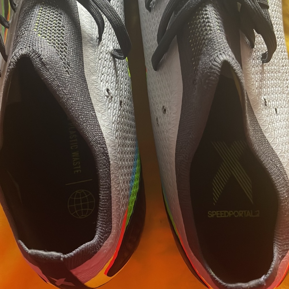 Soccer shoes - Picture 3 of 4